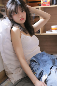 美女露出胸100隐私